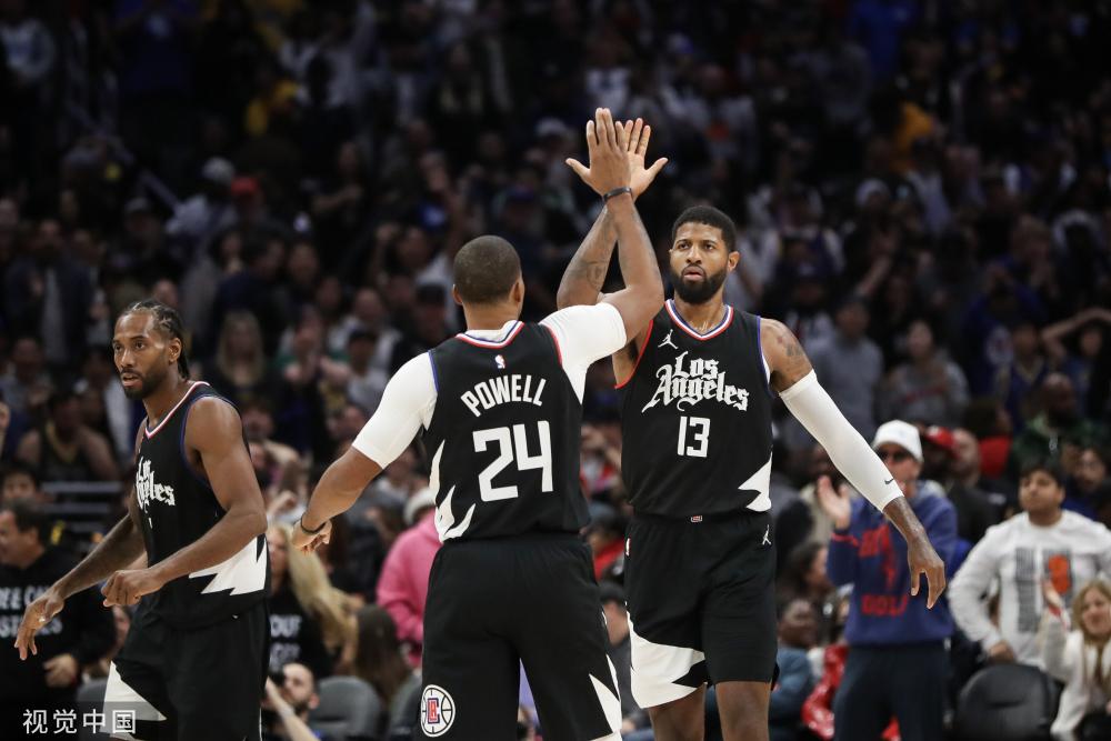 展示出其不 展示出其不