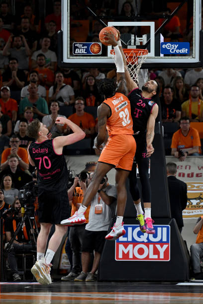 琼斯将执法 琼斯将执法