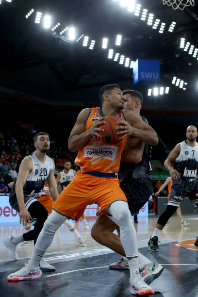 双方情绪激 双方情绪激